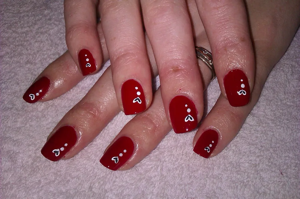 Manicura con esmaltado semipermanente